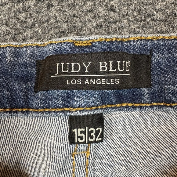 Judy Blue Jeans Womens 15/32 Blue Slim Fit Shark Bite Raw Hem Distressed JB88313 - Picture 3 of 11